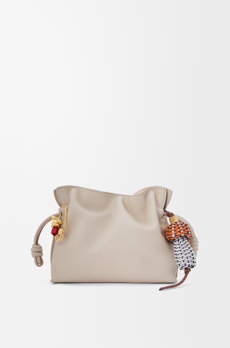 LOEWE Charm Mushroom en piel de ternera clásica Arce/Blanco Suave