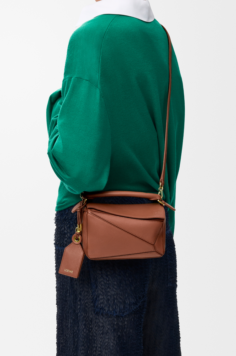 LOEWE フェザーライト パズルバッグ ミニ（ナパラム） ピーカン