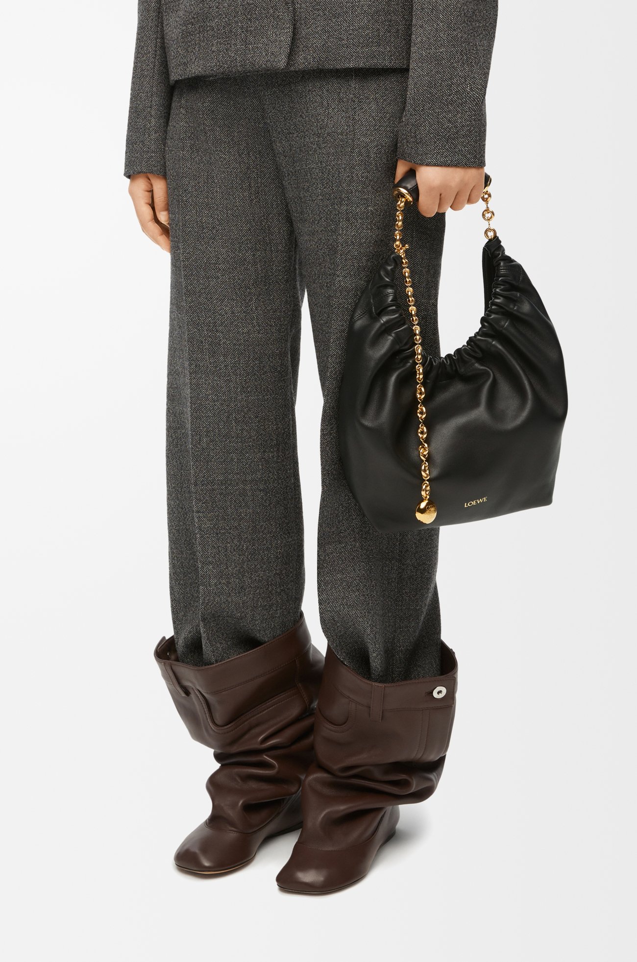 LOEWE Bolso Squeeze pequeño en piel napa de cordero Negro