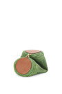 LOEWE Pouch en forma de pulsera en rafia y piel de ternera Verde/Bronceado pdp_rd