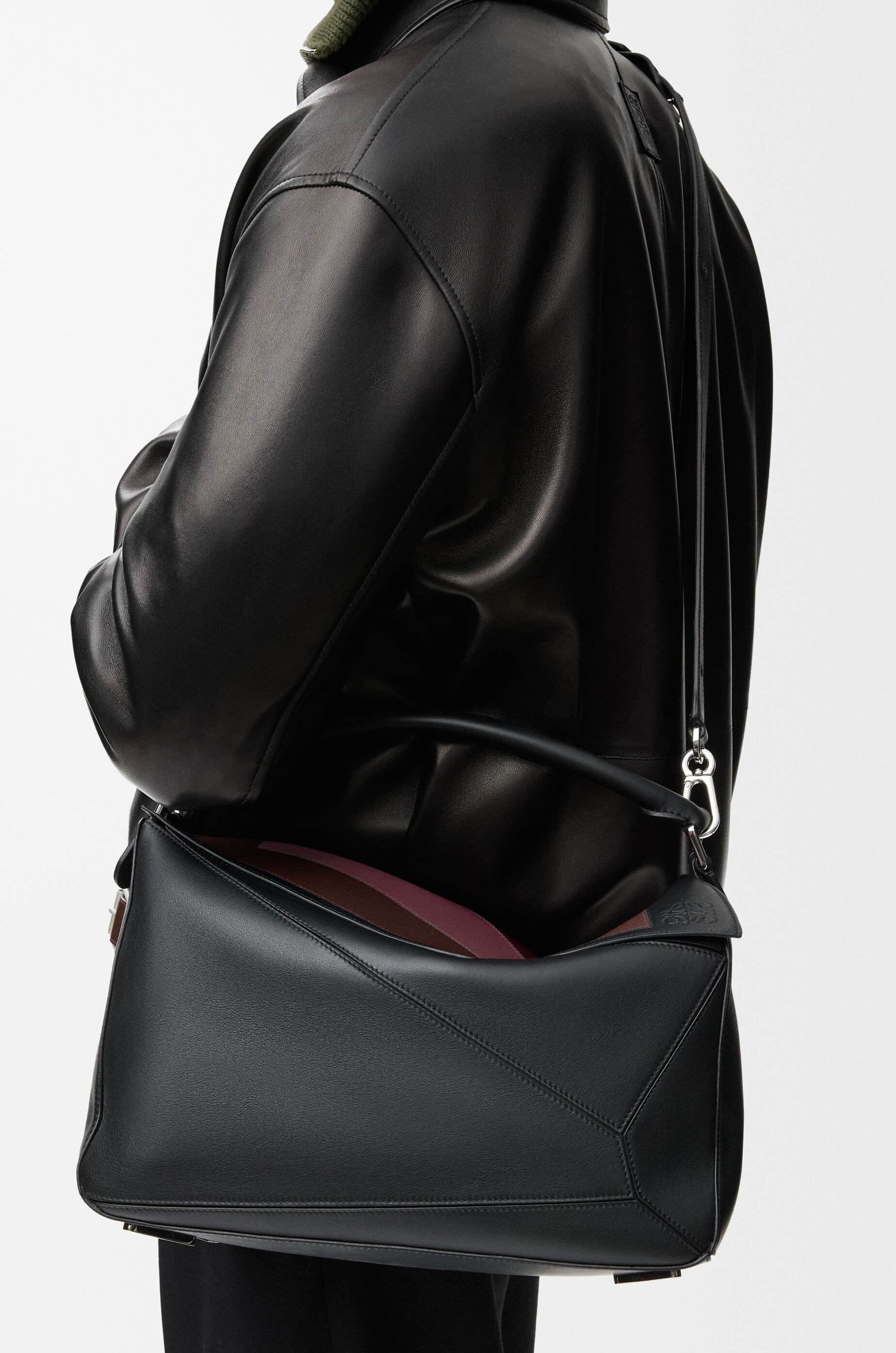 LOEWE 手袋 LOEWE 上架2023秋冬秀款新包：Squeeze 手袋，编织篮子包- 米兰站