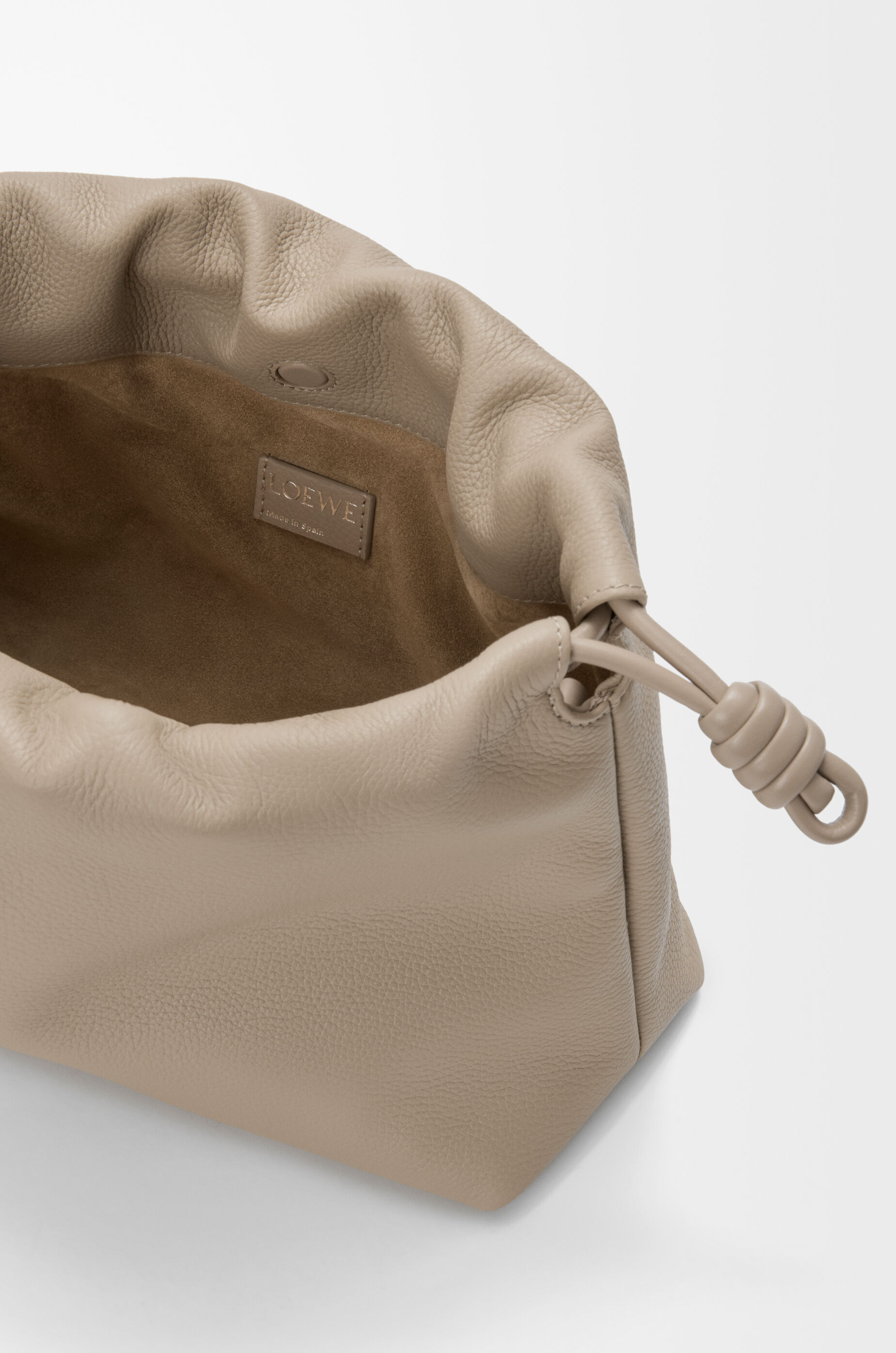 フラメンコパース ミディアム（ファイングレインカーフ） ブラウン - LOEWE