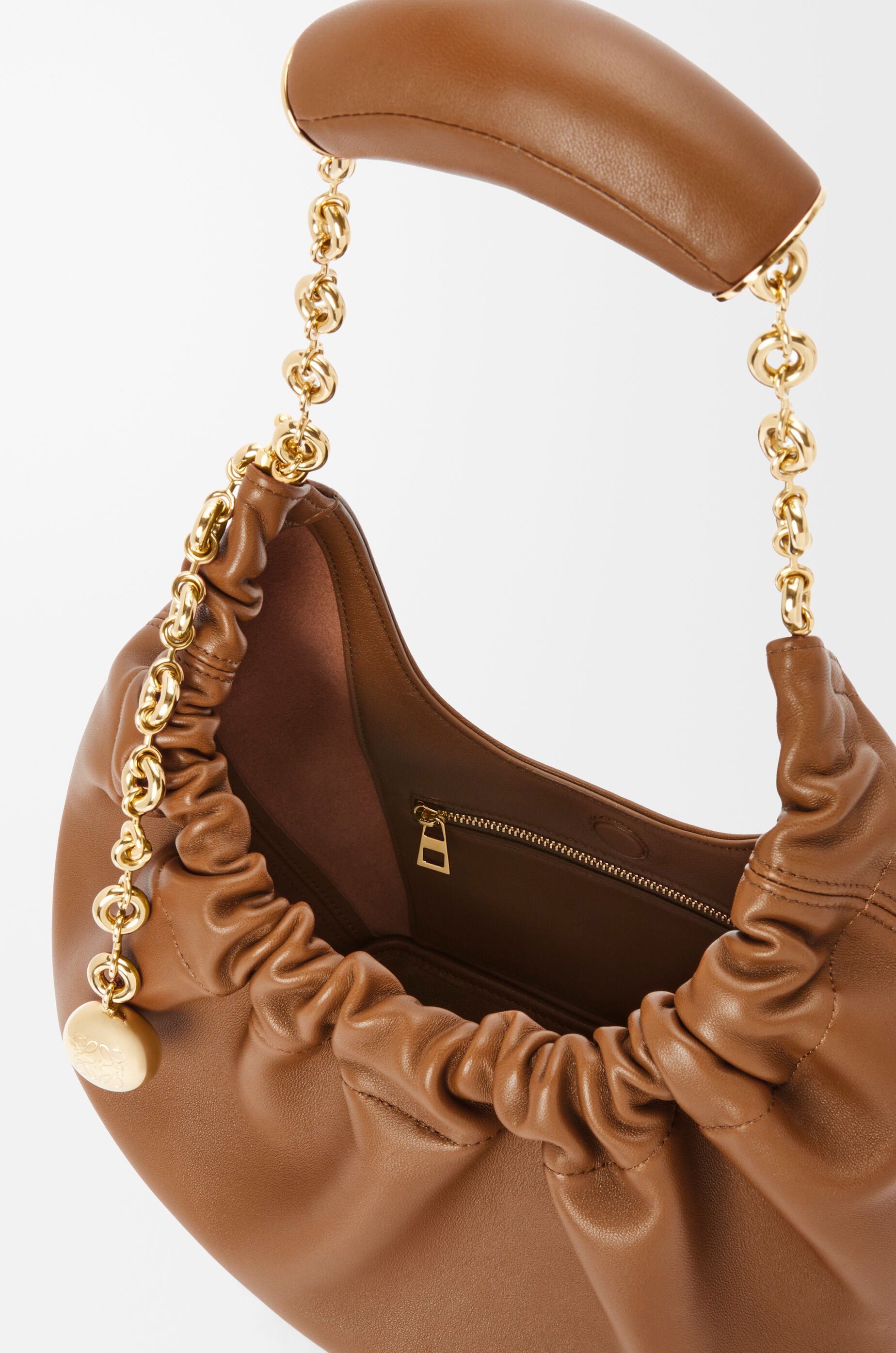 バッグ LOEWE Small Squeeze bag in mellow nappa lambskin Brown - LOEWE