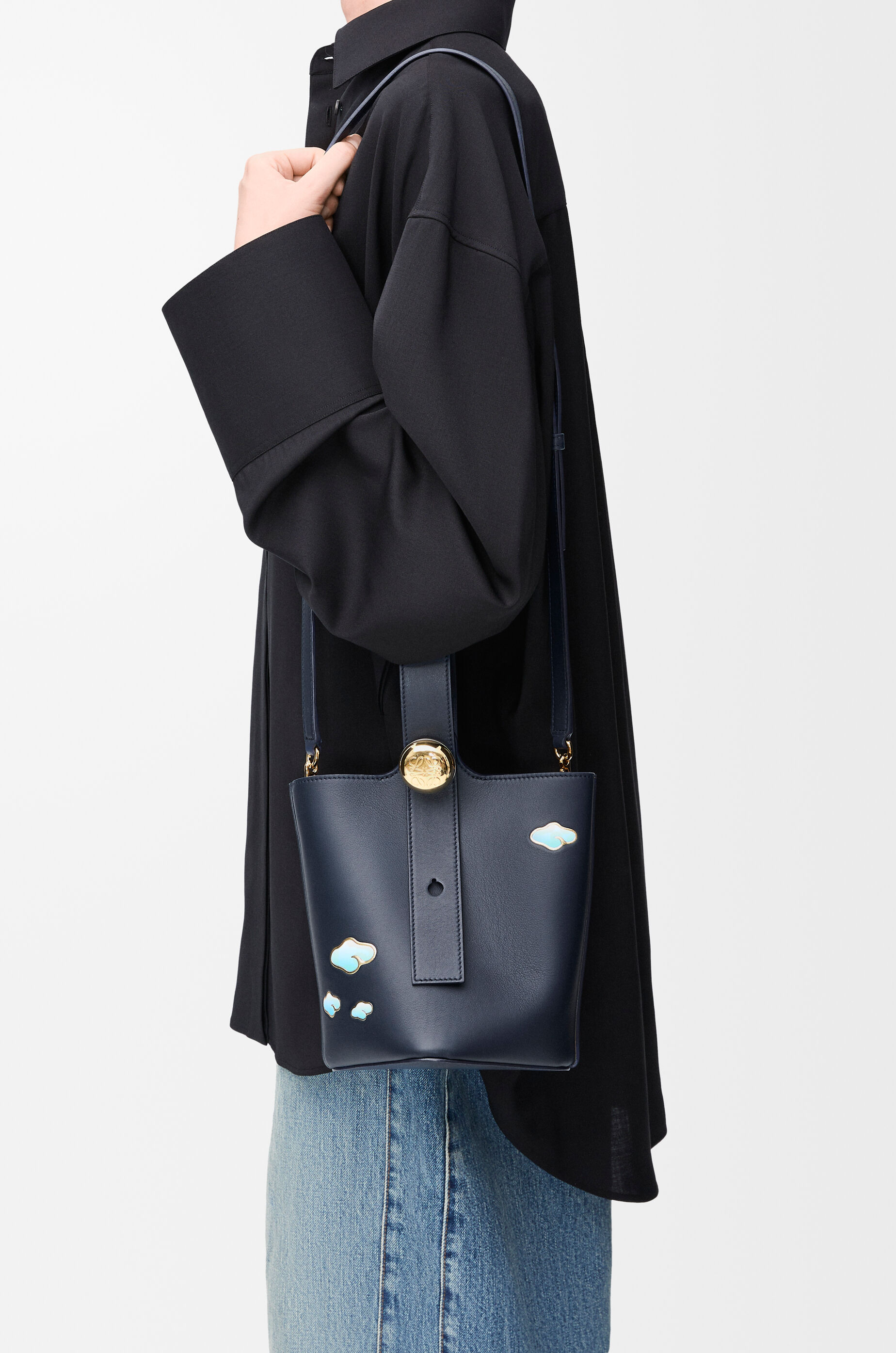 国内発送☆LOEWE ロエベ ペブル バケットバッグ ミニ ナパカーフ AANBBBMX01_4412_1Q.jpg?sw=512&