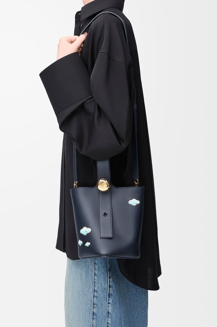 LOEWE ペブル バケットバッグ ミニ（ナパカーフ） Dark Ink