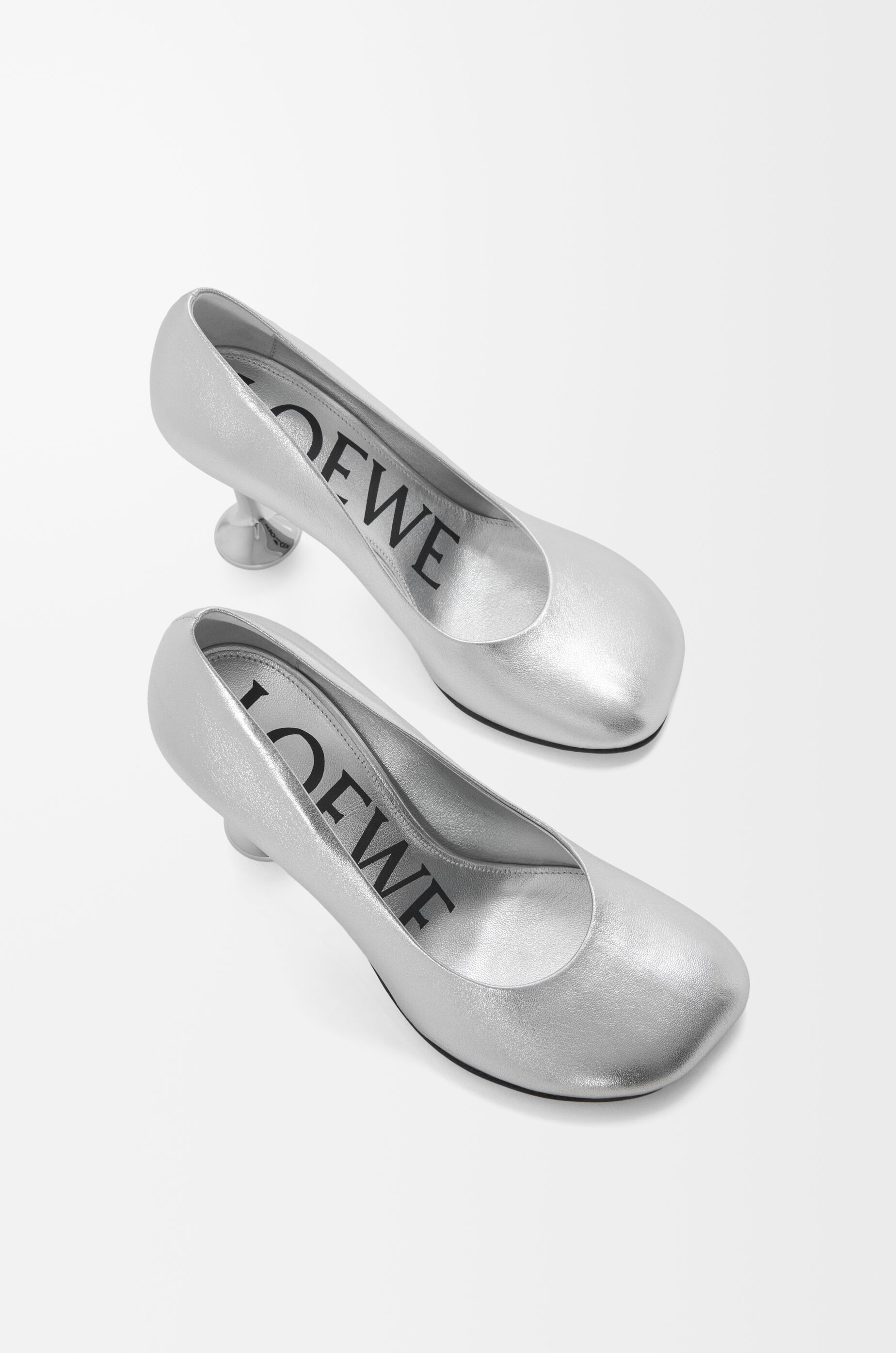 LOEWE☆トイ パンプス(ラミネートラム)シルバー トイ パンプス(ラミネートラム) シルバー - LOEWE