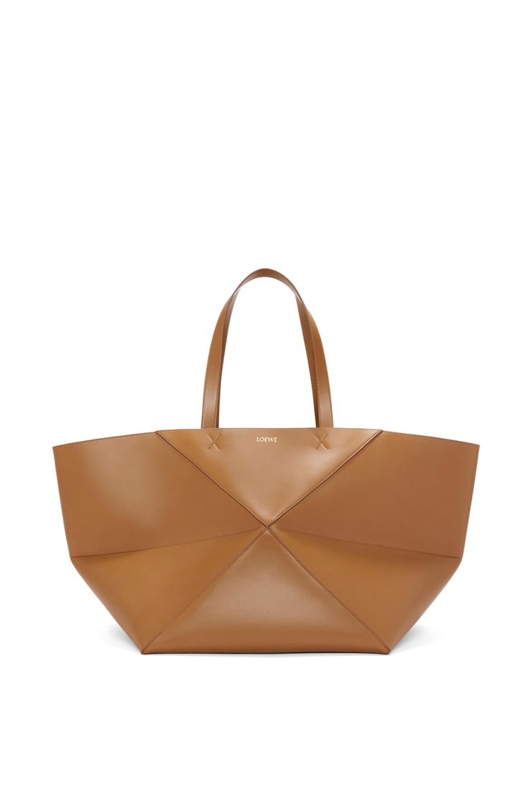 LOEWE XXL Puzzle Fold Tote in shiny calfskin 橡木色