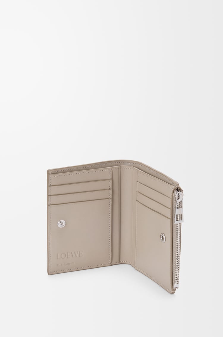 LOEWE スリム コンパクト ウォレット（ソフトグレインカーフ） コルダ