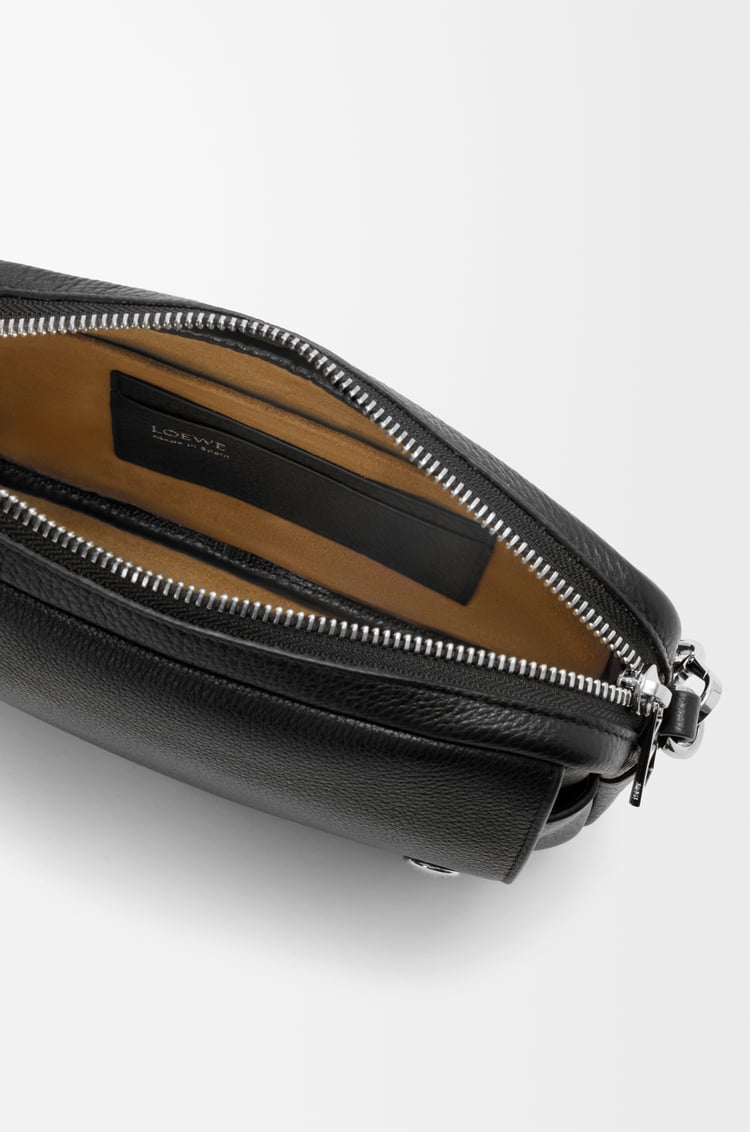 LOEWE ペブル メッセンジャーバッグ スモール（サプルグレインカーフ） ブラック