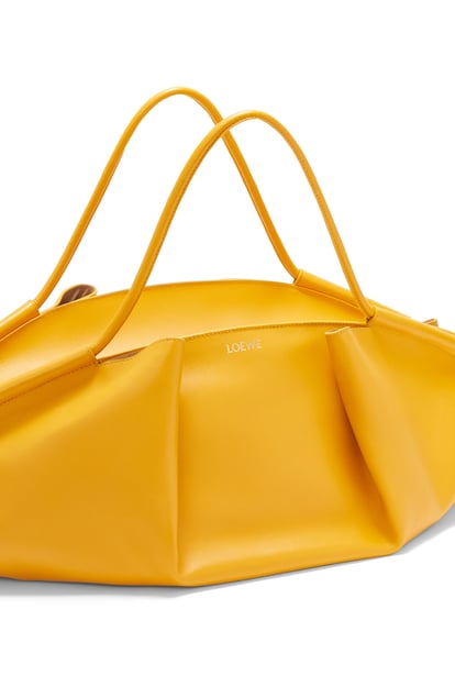 LOEWE XL Paseo bag in shiny nappa calfskin 向日葵黃 plp_rd