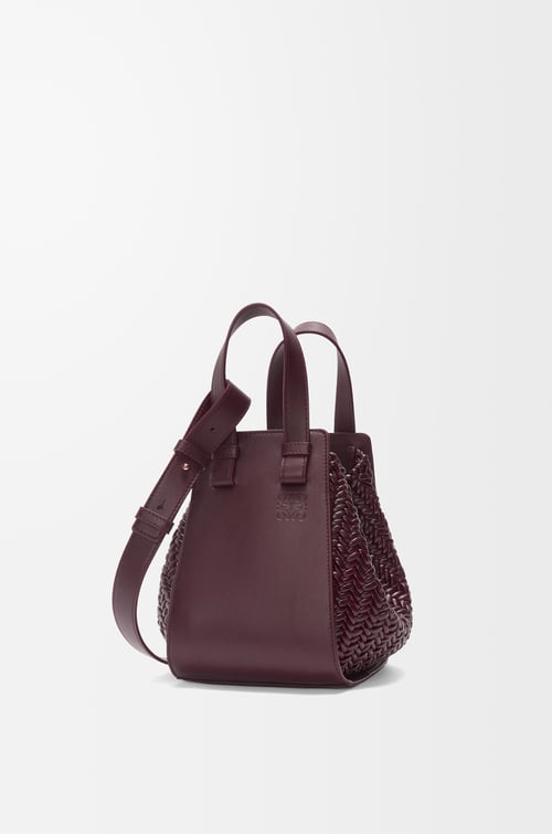 LOEWE Bolso Hammock Compact en piel de ternera Burdeos Oscuro plp_rd