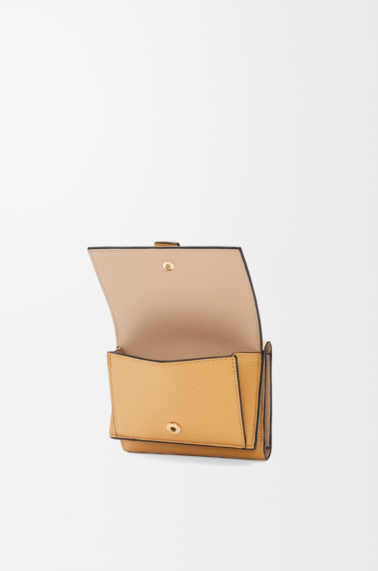 LOEWE Trifold wallet in soft grained calfskin Biscuit/Crimson/Paper Craft