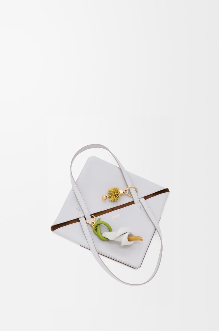 LOEWE 牛皮革马蹄莲挂饰 绿色/白色