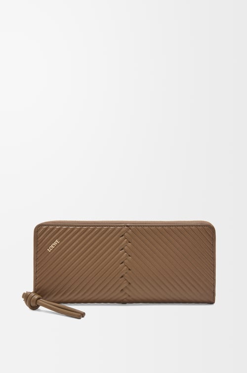 LOEWE Cartera con cremallera Knot en piel napa de ternera Tundra