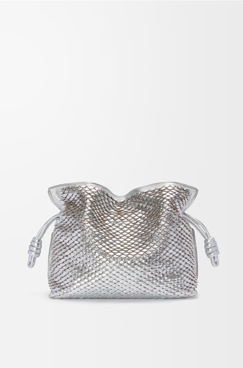 LOEWE 中型層壓小羊皮 Flamenco 手拿包 銀色