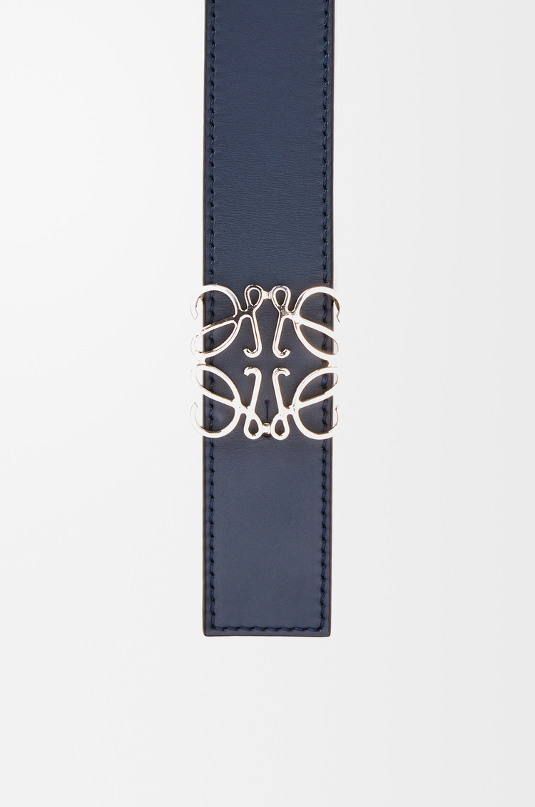 LOEWE Cinturón reversible Anagram en piel de ternera lisa Azul Océano/Negro/Paladio