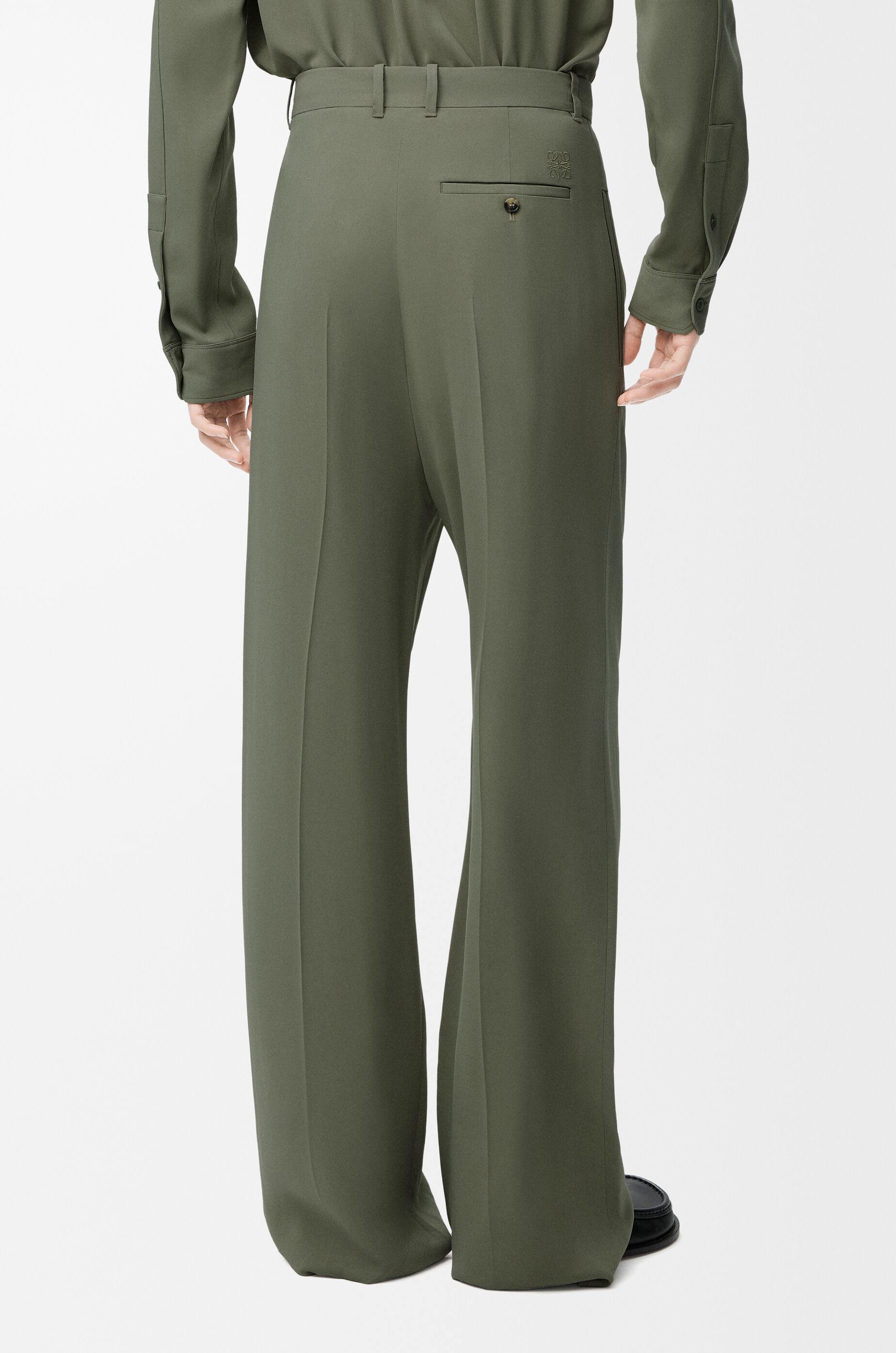 LOEWE 24ss カーキ スラックス プレーンフロント LOEWE 24ss カーキ スラックス プレーンフロント LOEWE 24ss