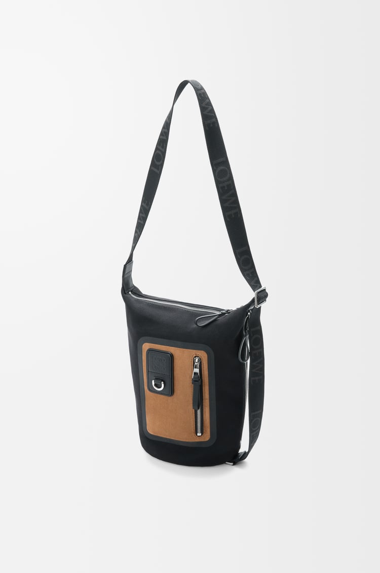 LOEWE Flex Loop 小型帆布和麂皮水桶包 黑色/深金色