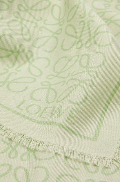 LOEWE アナグラム スカーフ (ウール＆シルク) ペールセラドングレーズ plp_rd