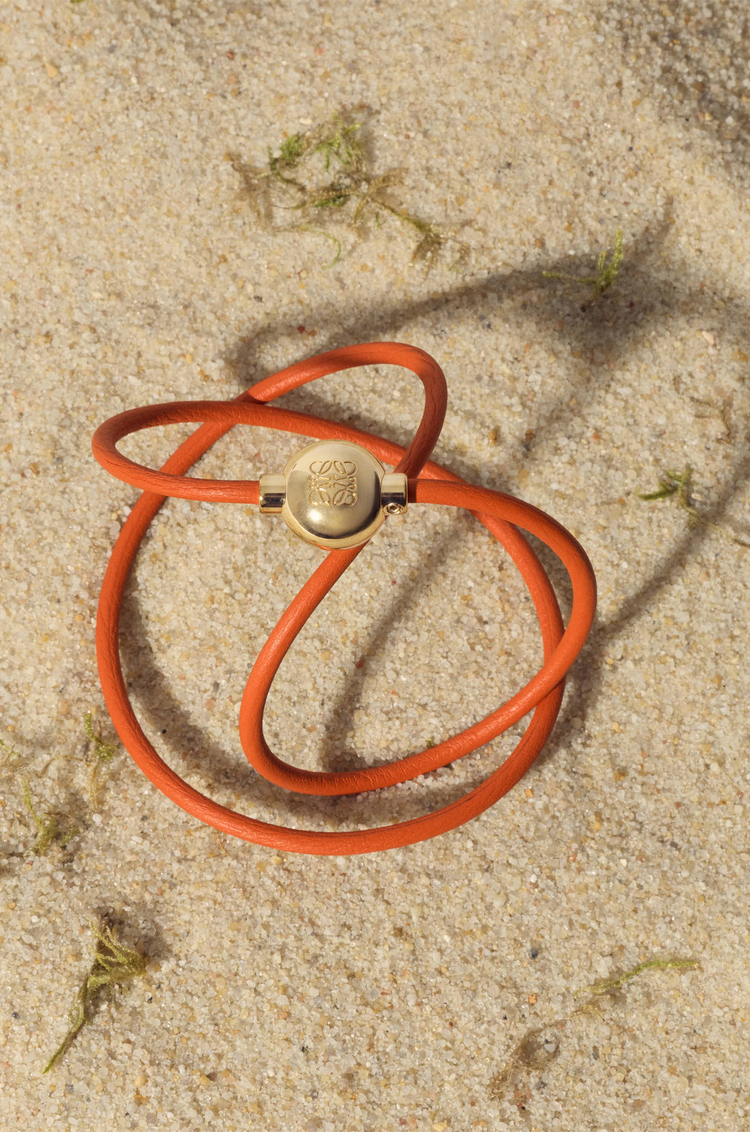 LOEWE ぺブル ブレスレット（カーフ） オレンジ/ゴールド