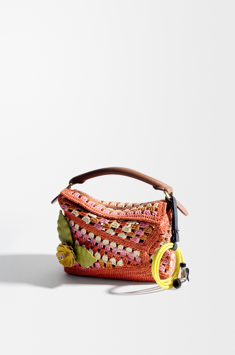 LOEWE 小牛皮花朵別針 黃色