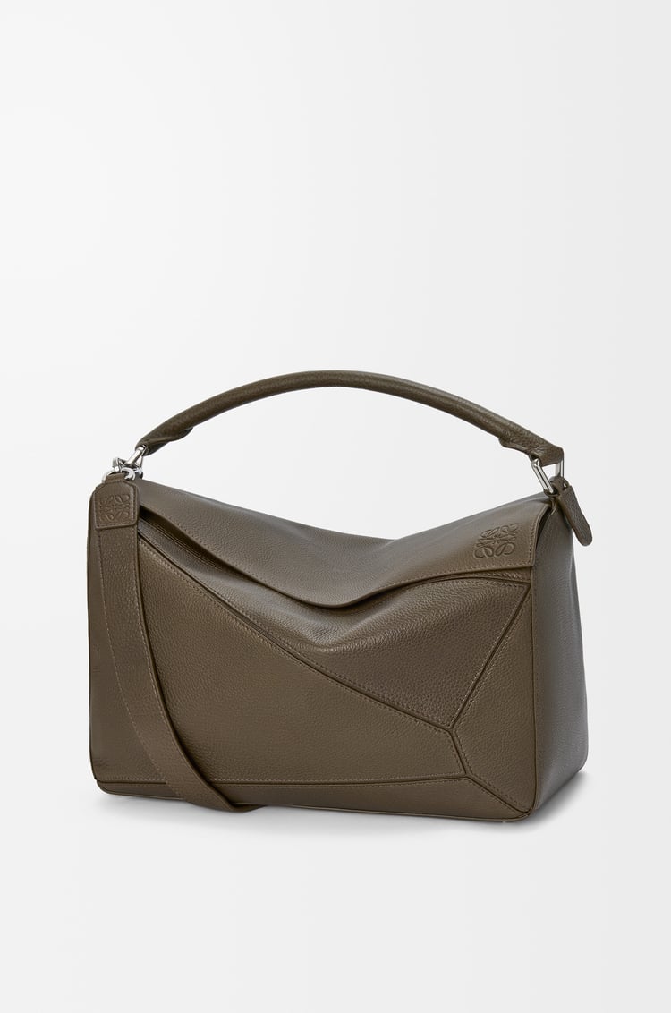 LOEWE Große Puzzle Tasche aus geschmeidigem genarbtem Kalbsleder Tundra