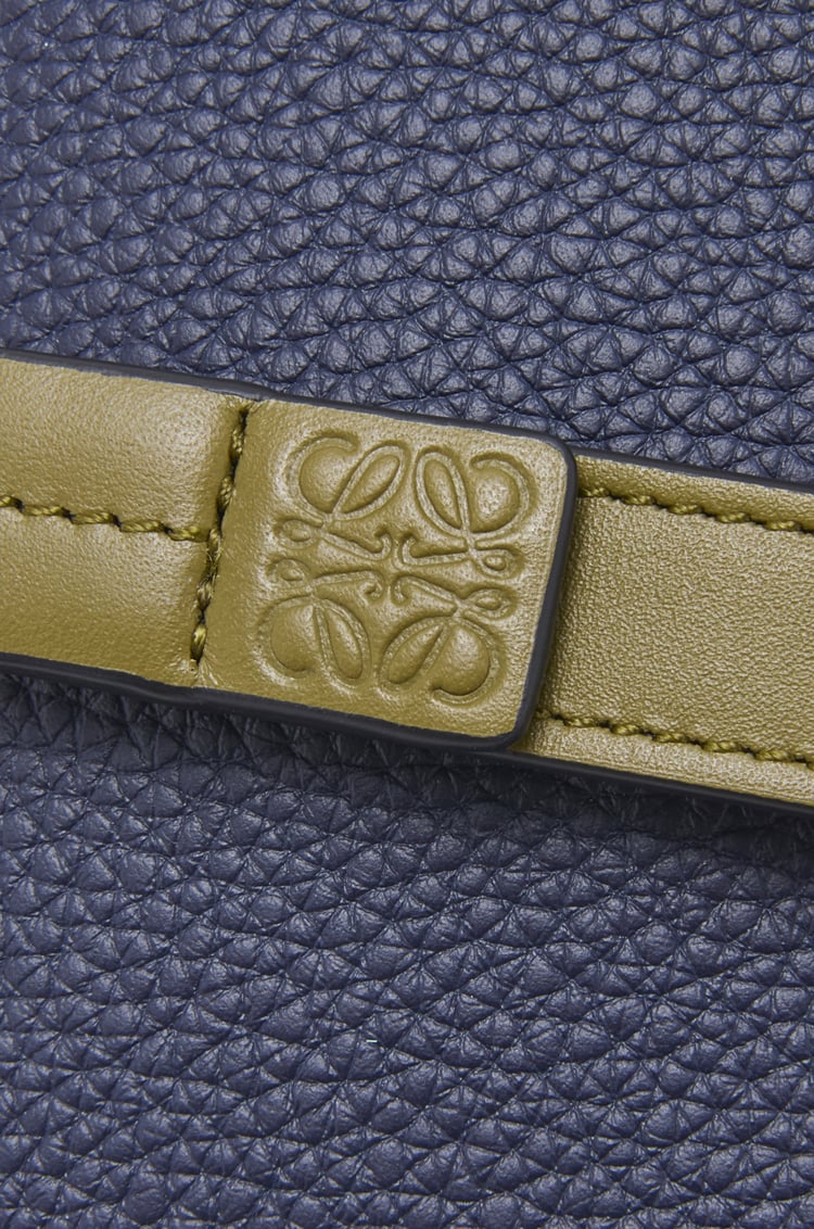 LOEWE コンパクト ジップウォレット（ソフトグレインカーフ） アビスブルー/オリーブ