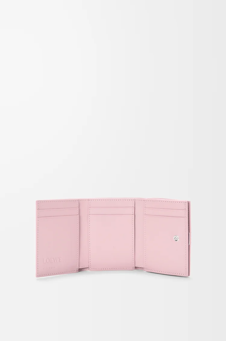 LOEWE アナグラム トライフォールド ウォレット（ペブルグレインカーフ） ブロッサム