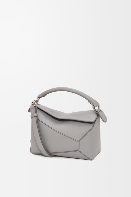 LOEWE Bolso Puzzle pequeño en piel de ternera Gris Perla