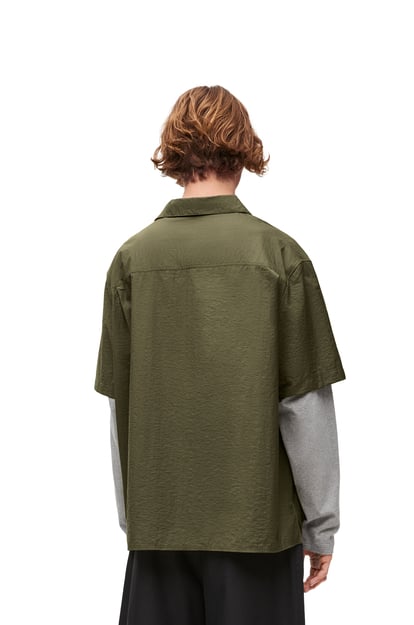 LOEWE Camisa trompe l'oeil en mezcla de algodón Verde Kaki/Gris plp_rd