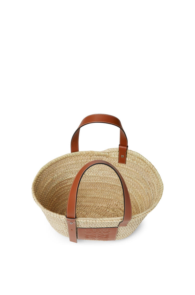 LOEWE Bolso Basket en hoja de palma y piel de ternera Natural/Bronceado pdp_rd