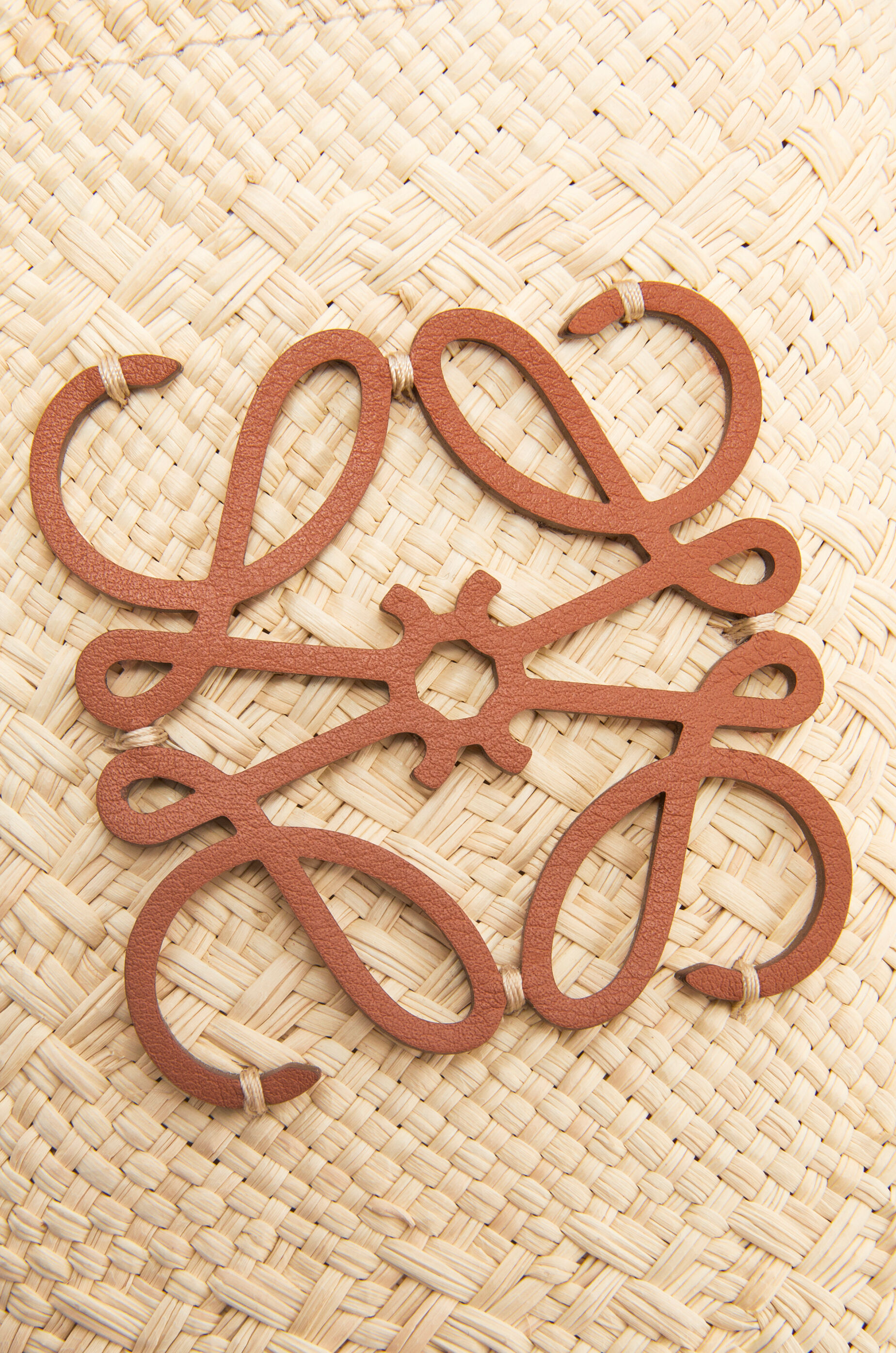 スクエア ポケット（イラカヤシ&カーフ） ベージュ - LOEWE