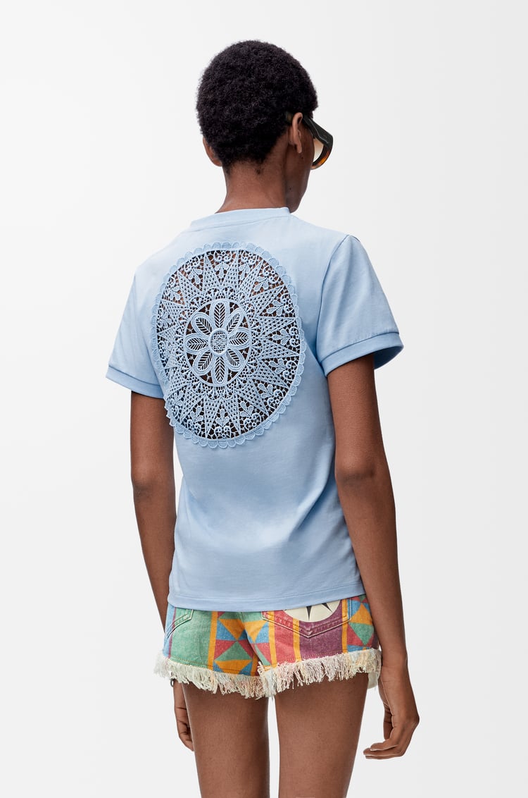 LOEWE Camiseta con encaje en algodón Azul Cielo