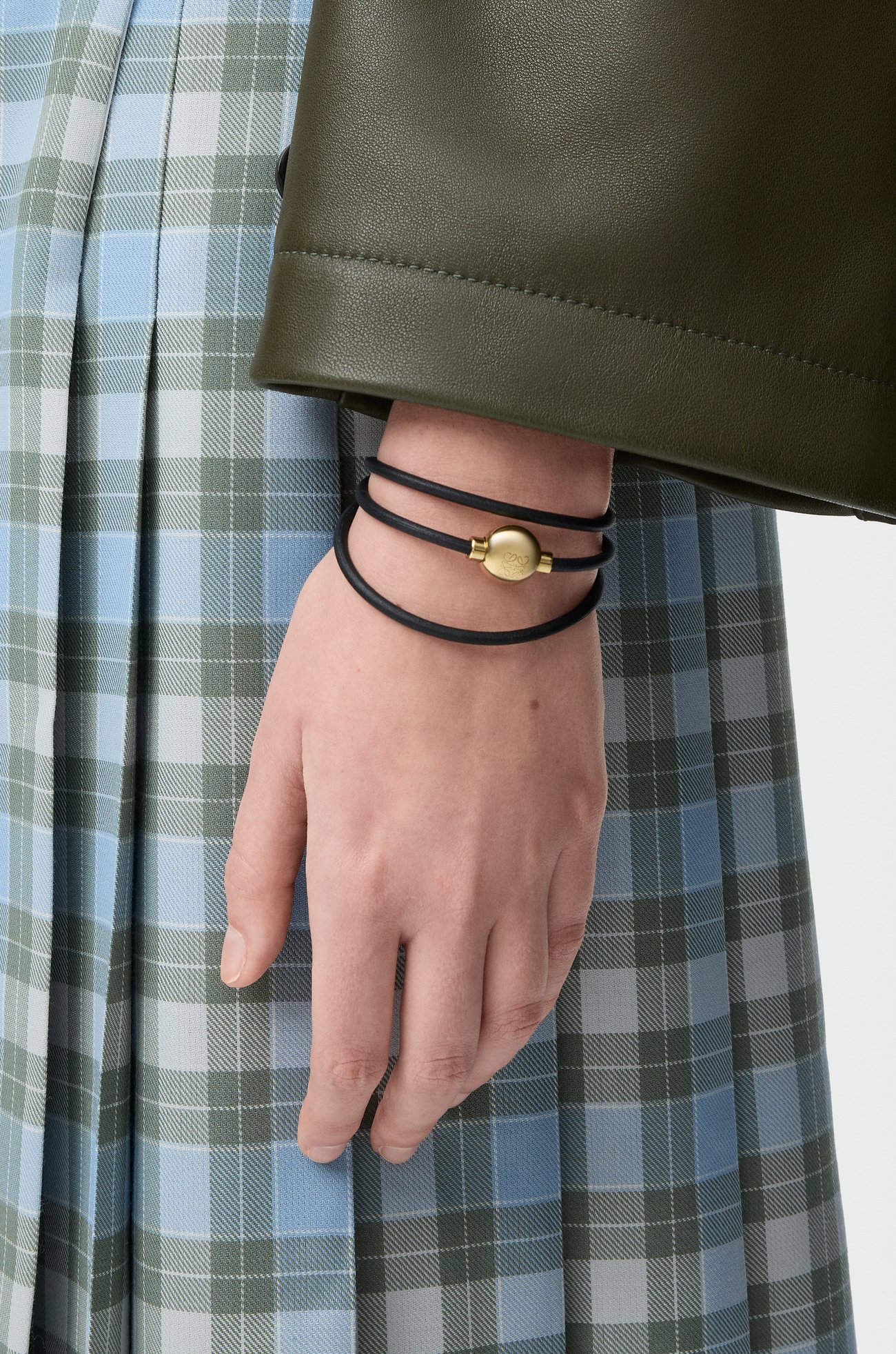 LOEWE 小牛皮 Pebble 手環 黑色/金色