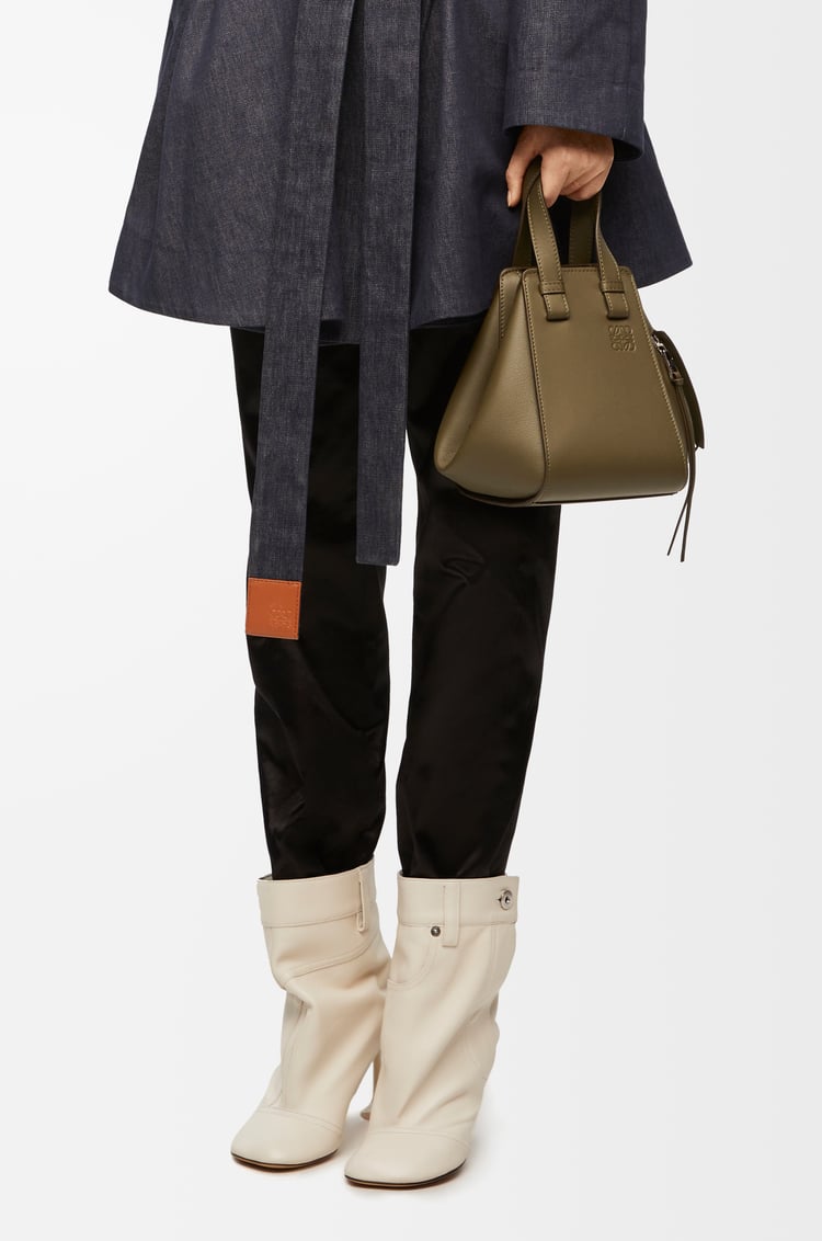 LOEWE ハンモックバッグ コンパクト（クラシックカーフ） ダークカーキ