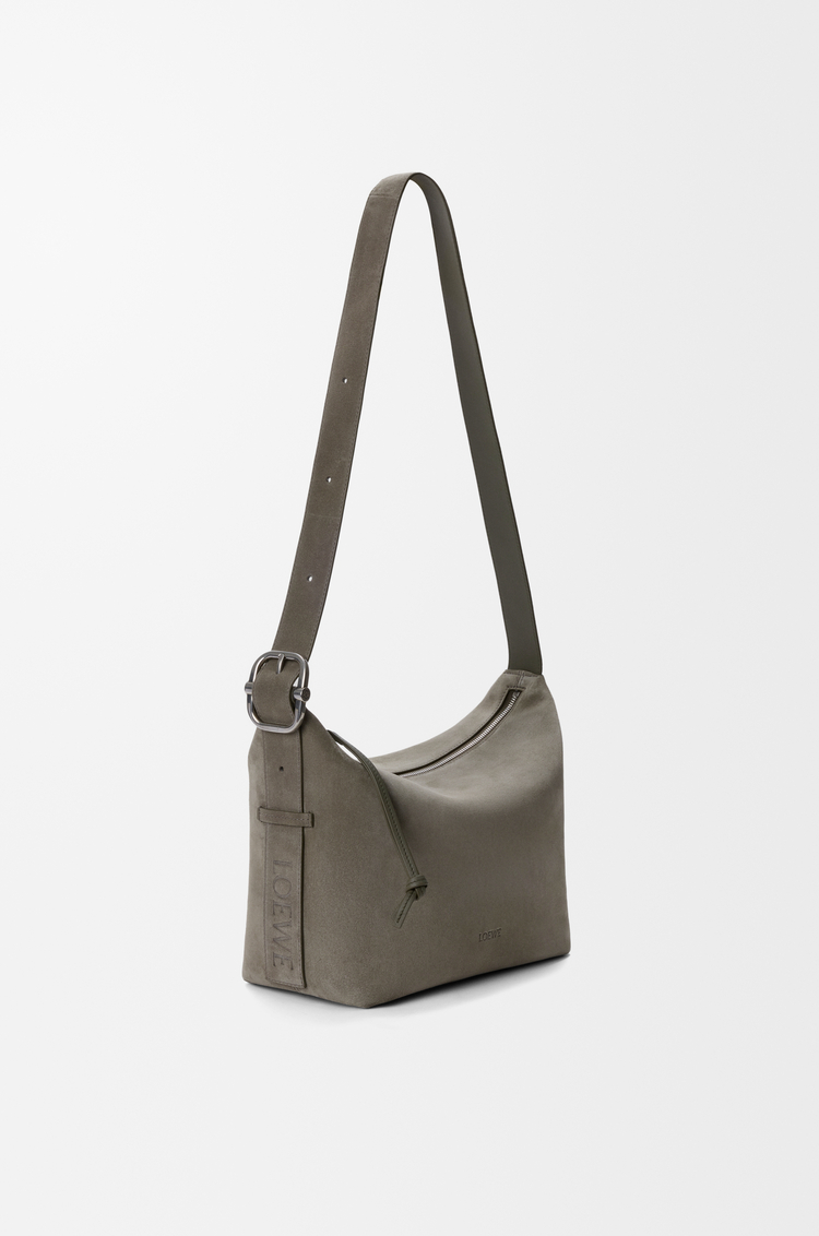 LOEWE Mittelgroße Loop Hobo Bag aus Velours-Kalbsleder Helles Khaki