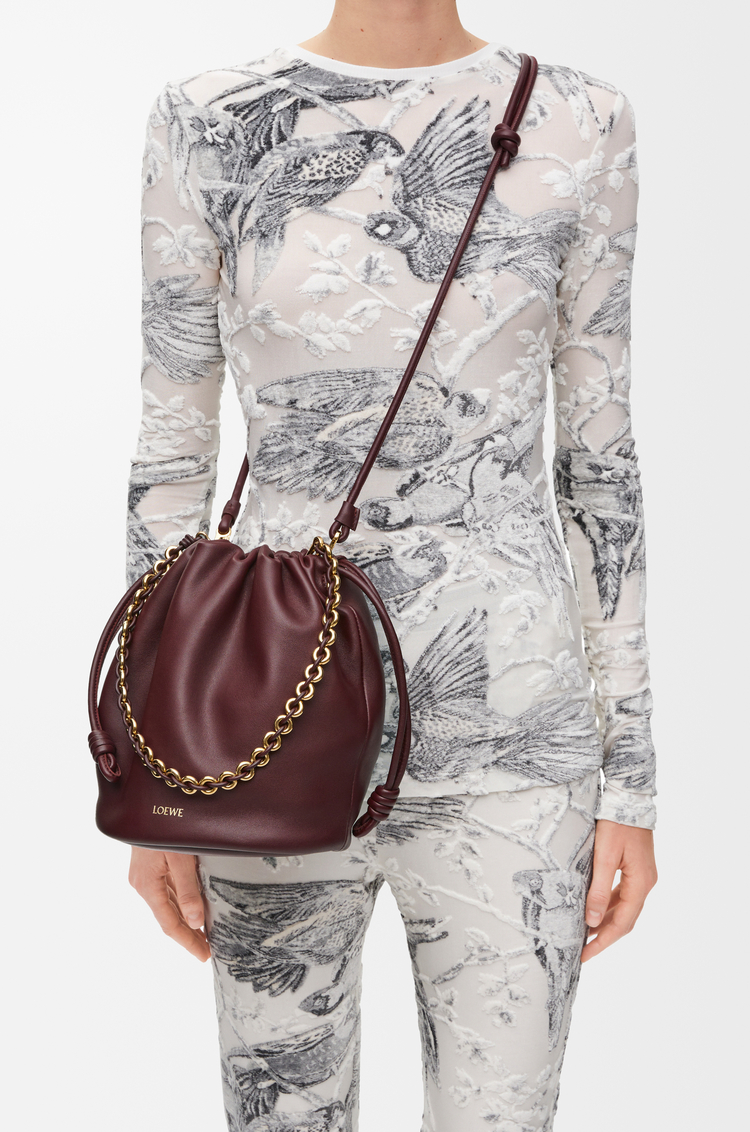 LOEWE Bolso Flamenco Purse Bucket en piel napa de cordero Burdeos Oscuro
