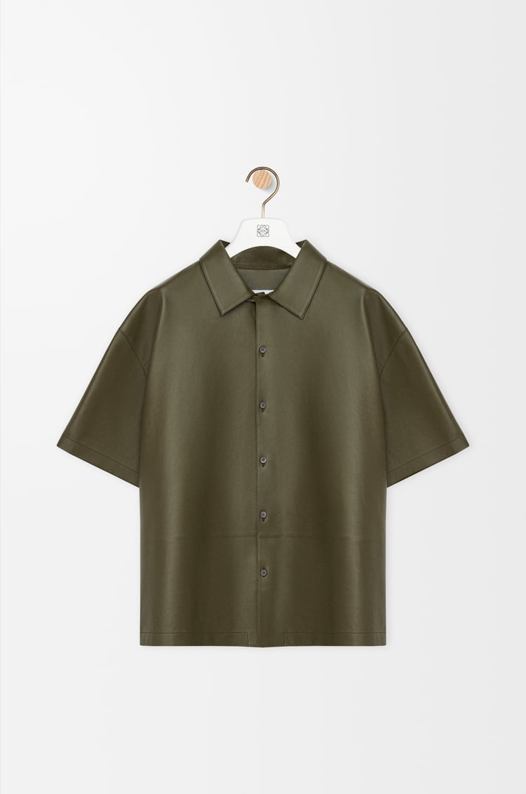 LOEWE Chemise à manches courtes en cuir d'agneau nappa Vert Kaki