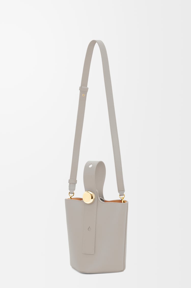 LOEWE Mini Pebble bucket in smooth calfskin Shell Grey