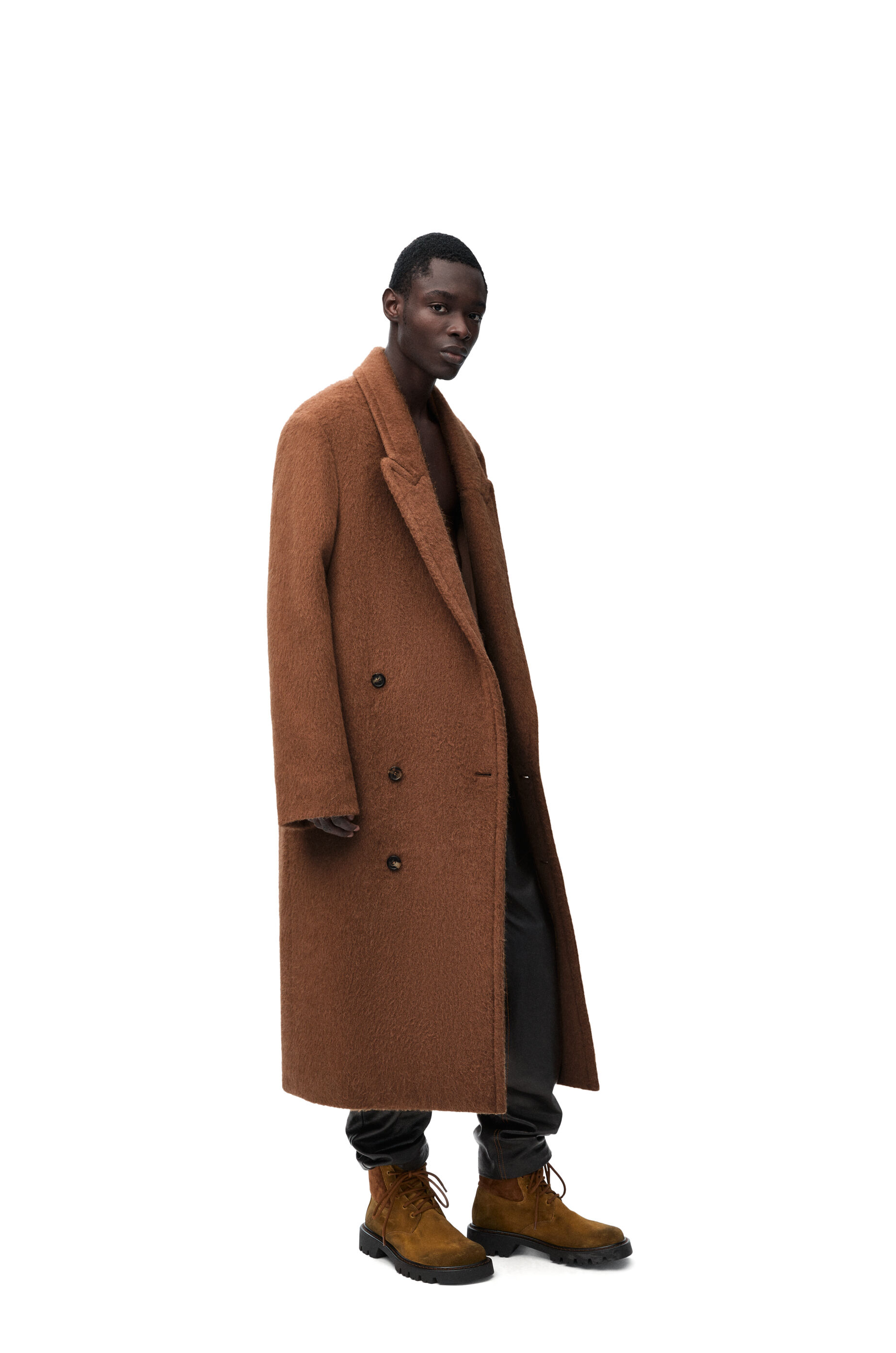 Double breasted coat in lama and wool