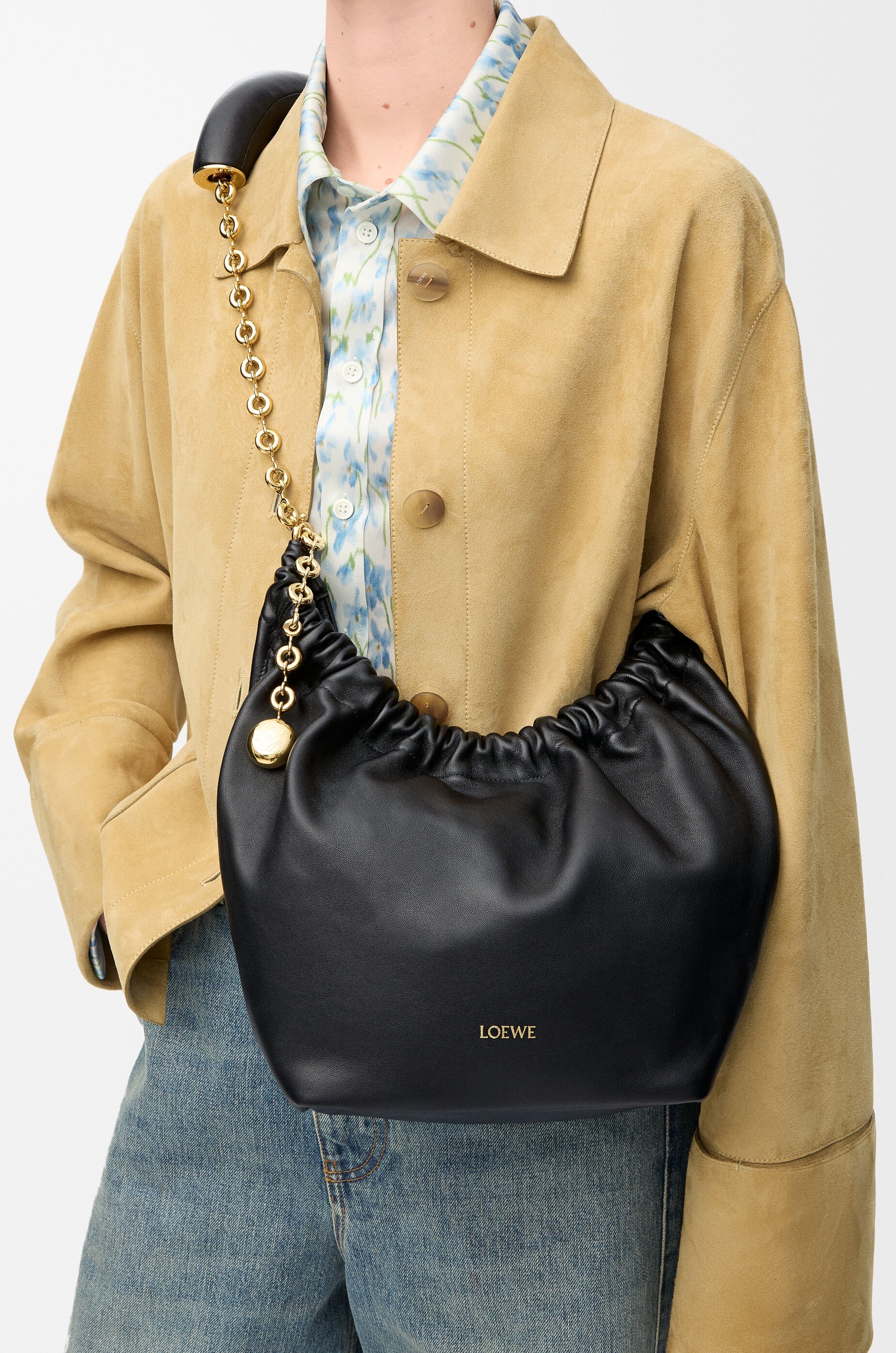 スクイーズバッグ スモール（メローナパラム） ブラック - LOEWE