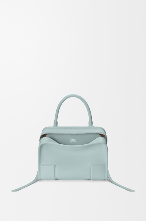 LOEWE Bolso Amazona 180 pequeño en piel de ternera suave Bruma Mineral