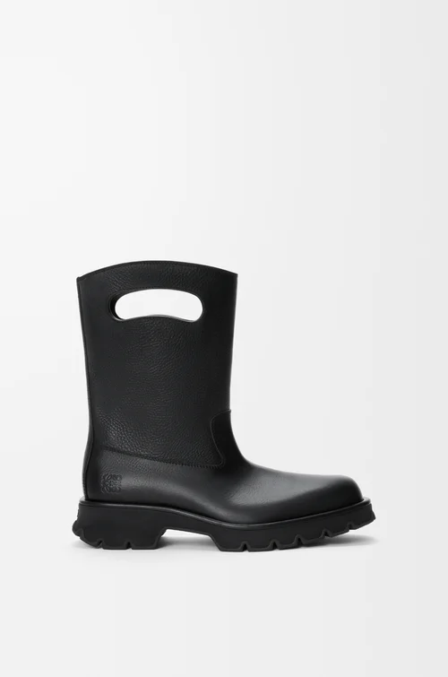 LOEWE Bobby boot in grained vegetable-tanned calfskin Black