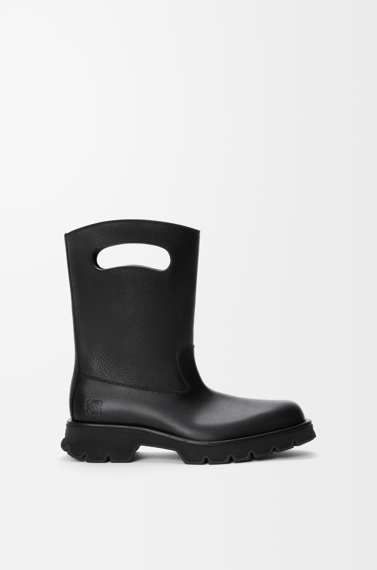 LOEWE Bobby boot in grained vegetable-tanned calfskin Black