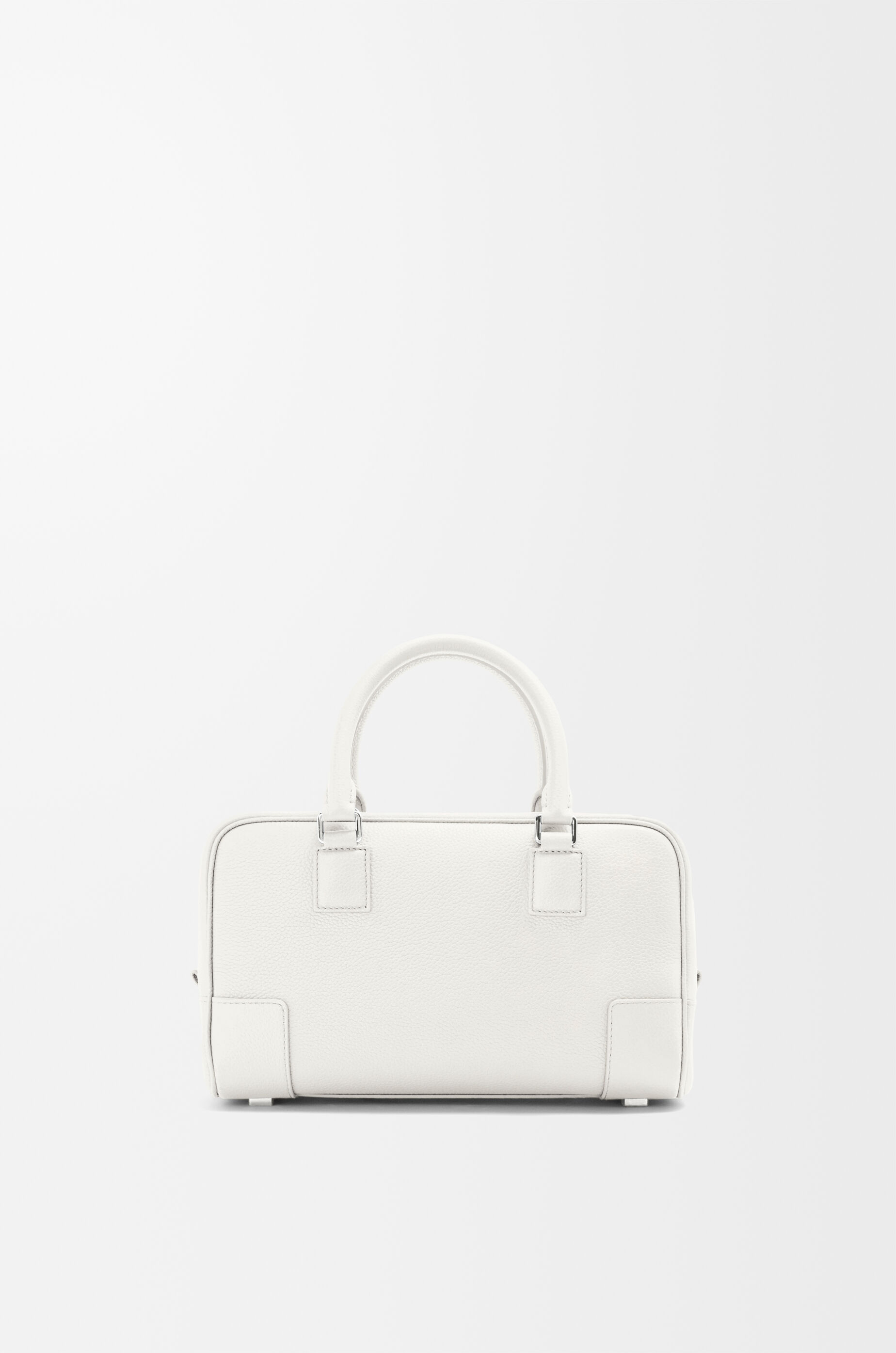 入荷中 アマソナ23 バッグ（ソフトグレインカーフ） ホワイト - LOEWE ハンドバッグ