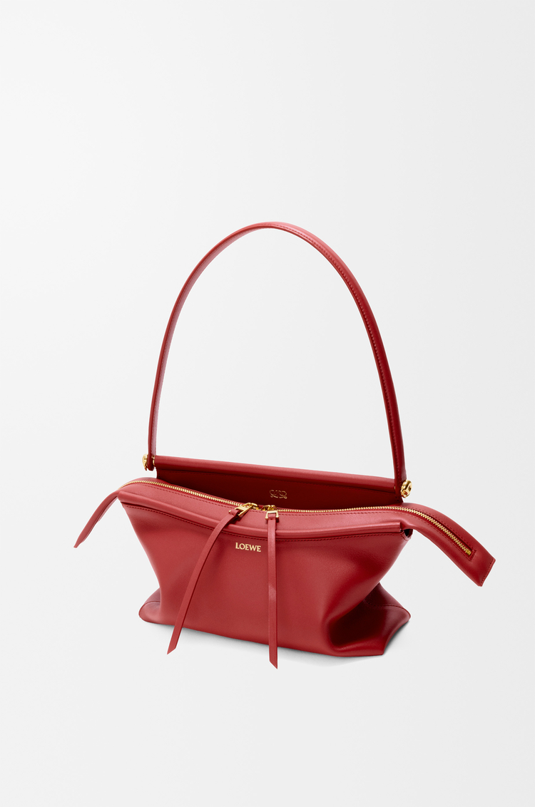 LOEWE Bolso Whisker pequeño en piel de ternera satinada Rojo Carmín