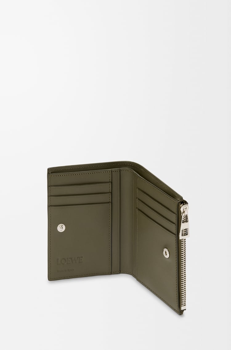 LOEWE スリム コンパクト ウォレット（ソフトグレインカーフ） カーキグリーン