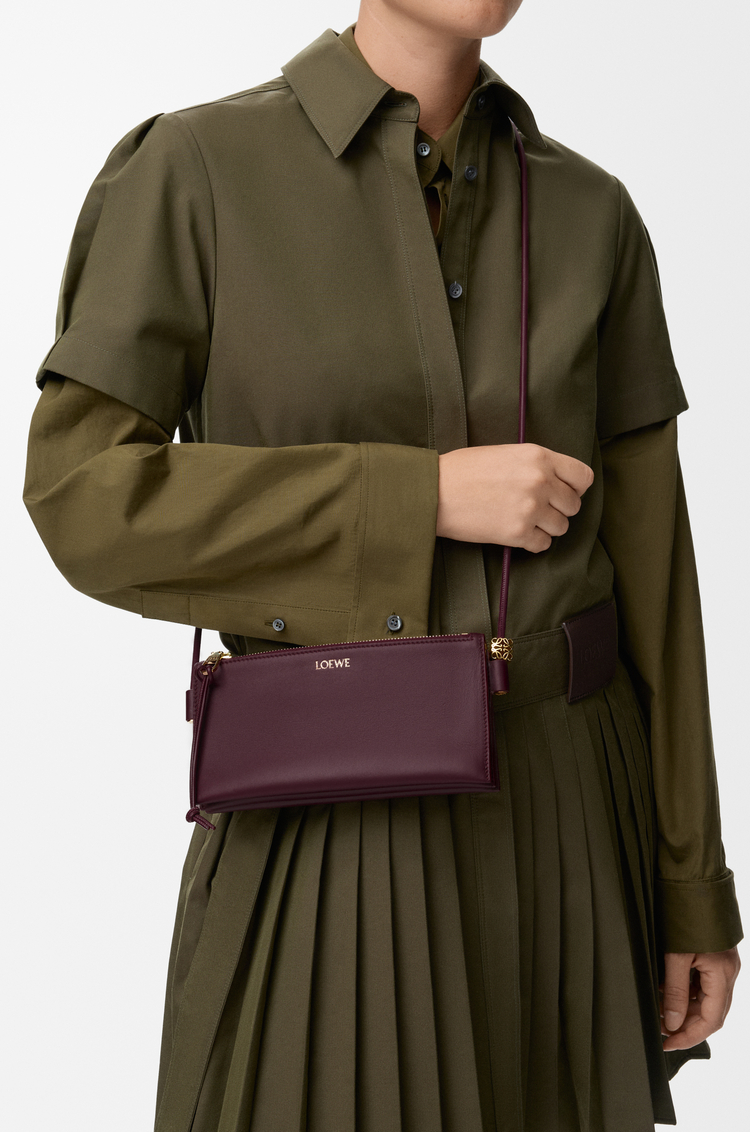 LOEWE 纳帕牛皮革 Joya 手拿包 深酒红