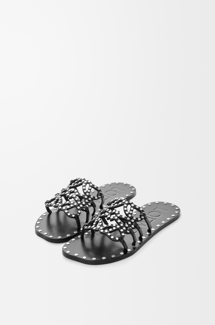 LOEWE Sandalia Petal Anagram en ternera de curtido vegetal y tachuelas Negro