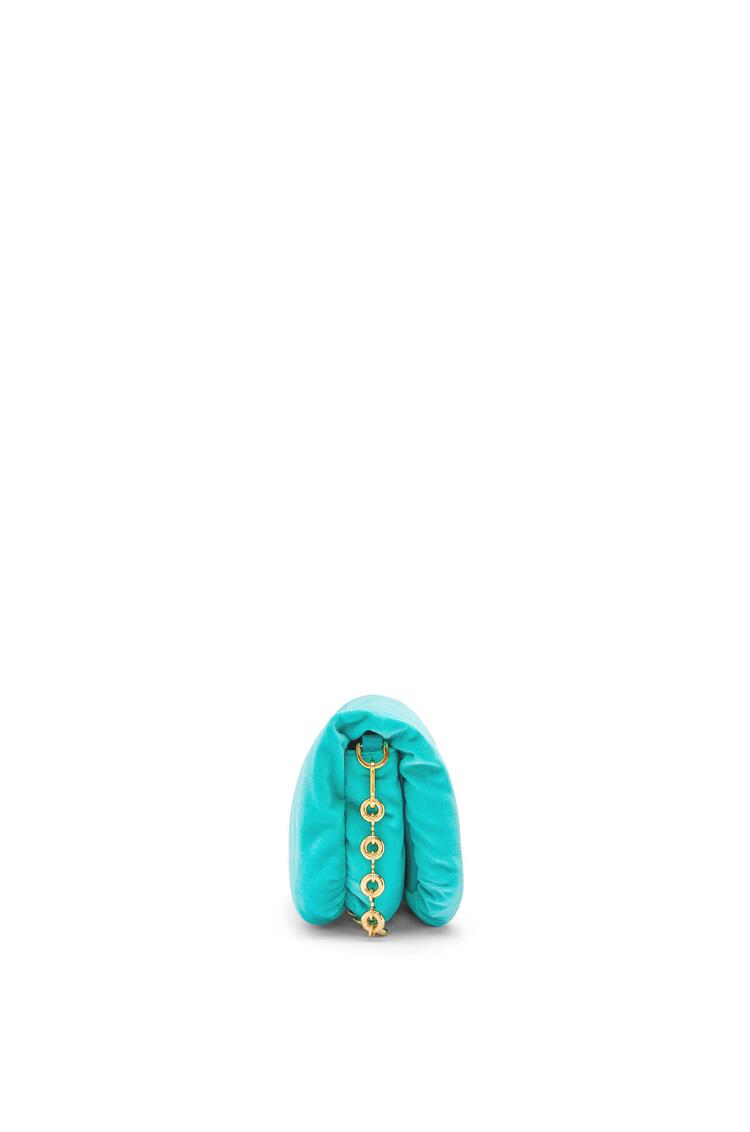LOEWE Bolso Goya Puffer mini en terciopelo Azul Caribeño